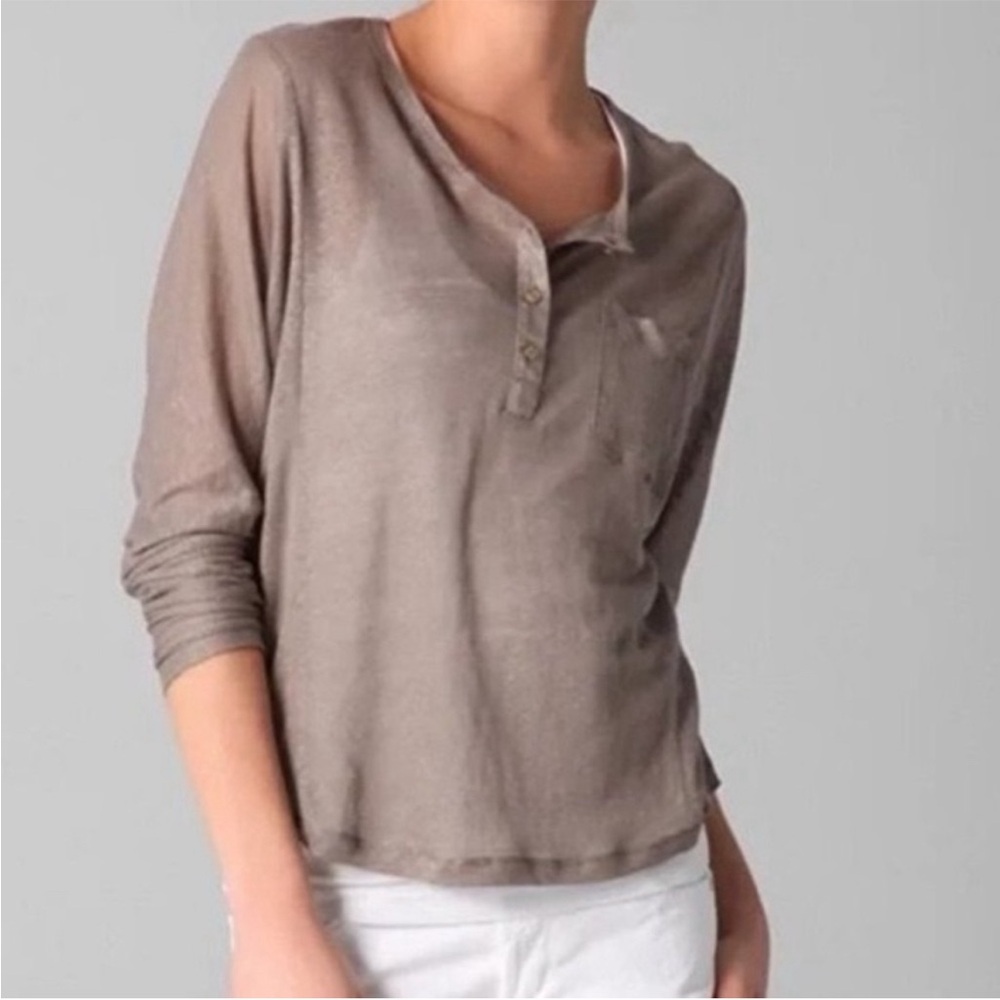 Vince Women’s Linen Henley Top in Taupe